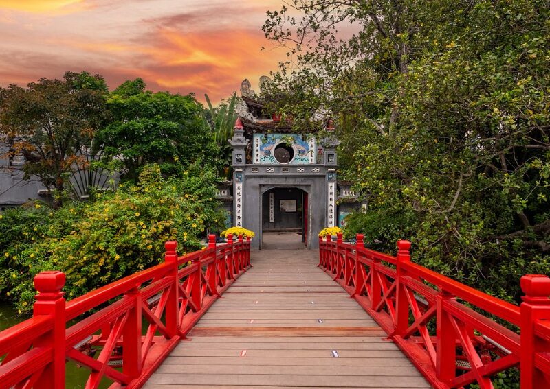 What to do in Hanoi on rainy days: Hanoi Temples and pagodas