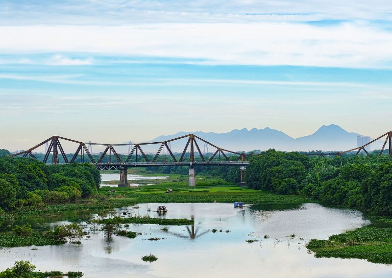 Long Bien Bridge Hanoi 2026: The Rusted Iron Witness to Over a Century of Hanoi History