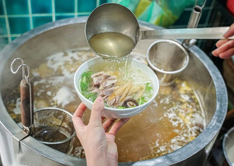 How Pho Ga Hanoi Is Made: The Art of the Clear Broth