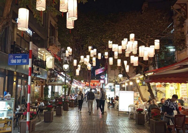Tong Duy Tan Street: Hanoi Late Night Food Street That Never Sleeps