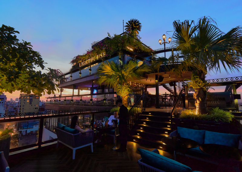 Best bars in Hanoi: Rooftop bar - Lighthouse sky bar