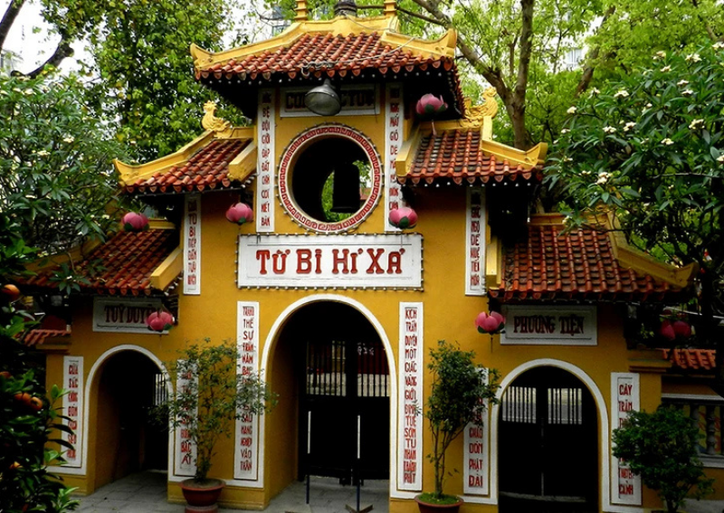 Temples and Pagodas in Hanoi: Quan Su Temple