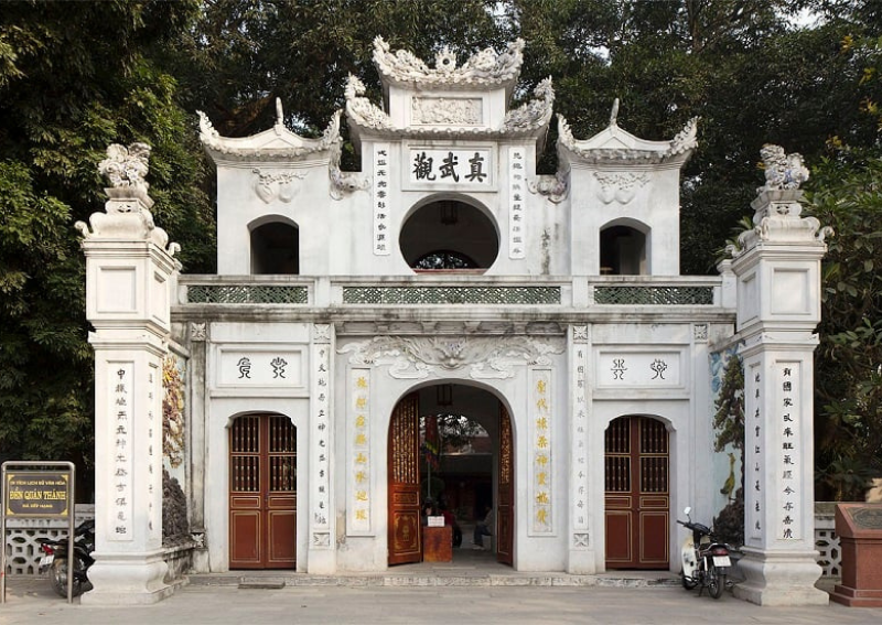 West Lake Hanoi: Quan Thanh Temple
