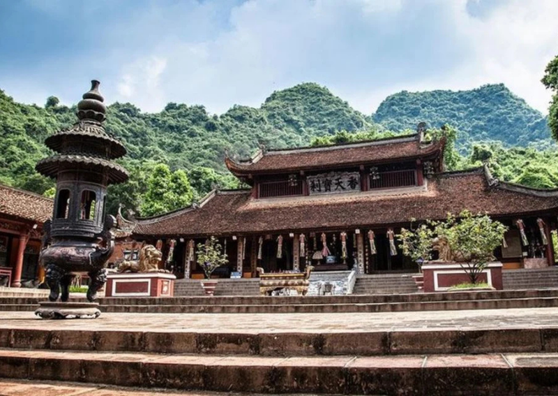 Temples and Pagodas in Hanoi: Huong Pagoda