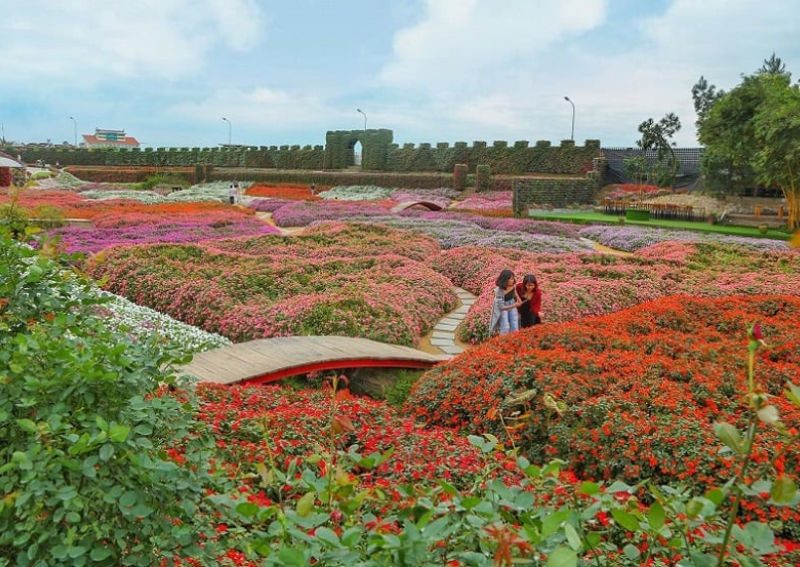 West Lake Hanoi: Flower Valley
