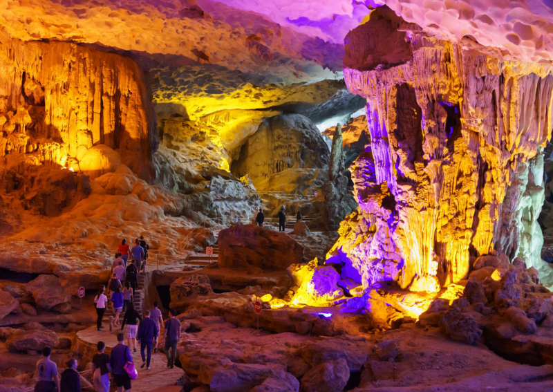 What to see in Ha Long bay: Sung Sot Cave