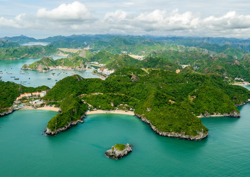 Ha Long Bay - best places to visit in Vietnam