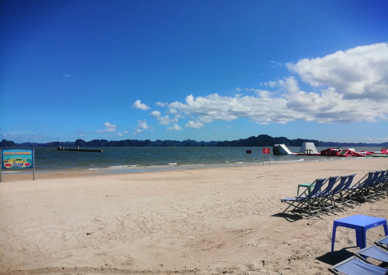 What to see in Ha Long Bay: Bai Chay Beach