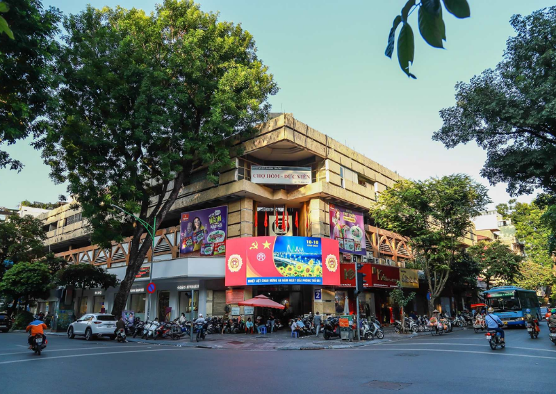 Local Markets in Hanoi: Hom Market