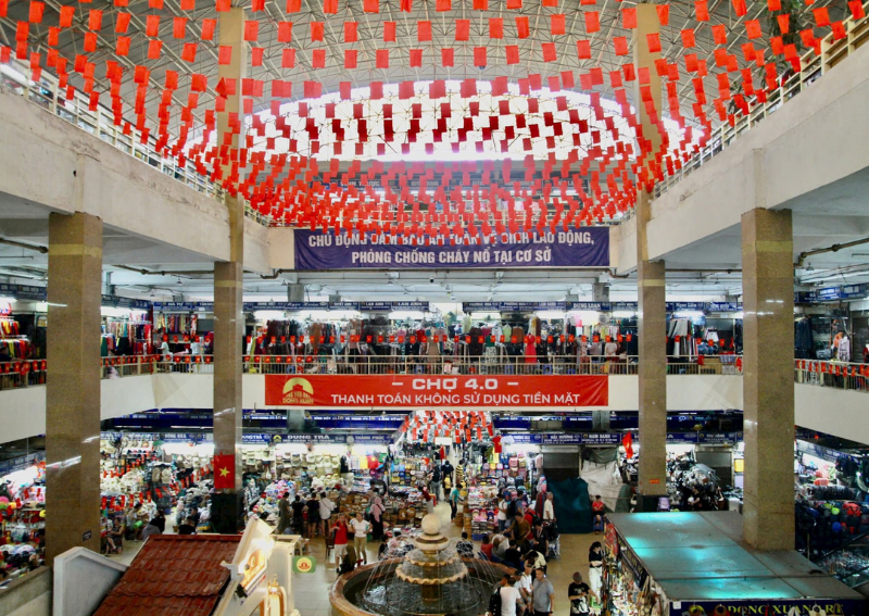 Shopping in Hanoi: Dong Xuan Market