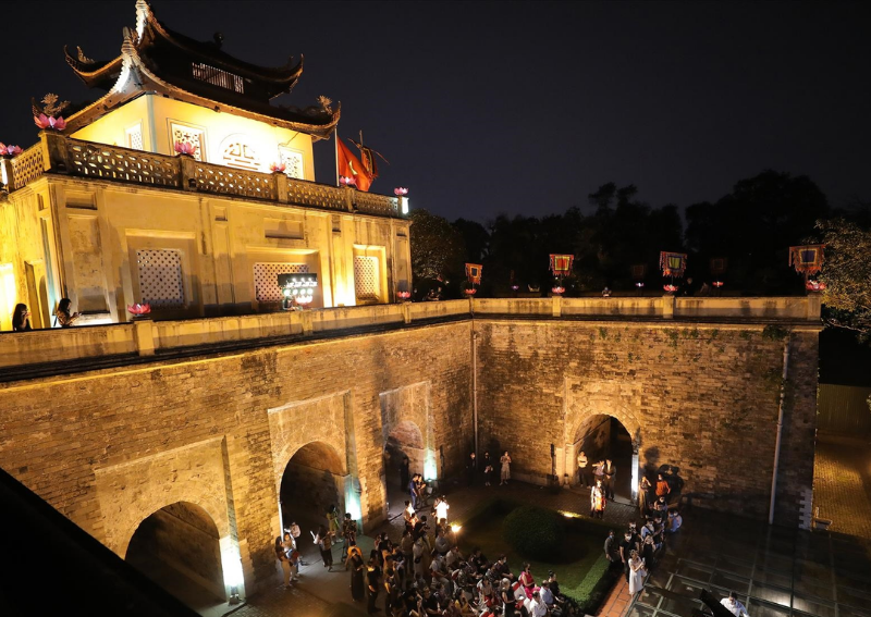 Giai Ma Hoang Thanh Thang Long: Imperial Citadel Thang Long night tour