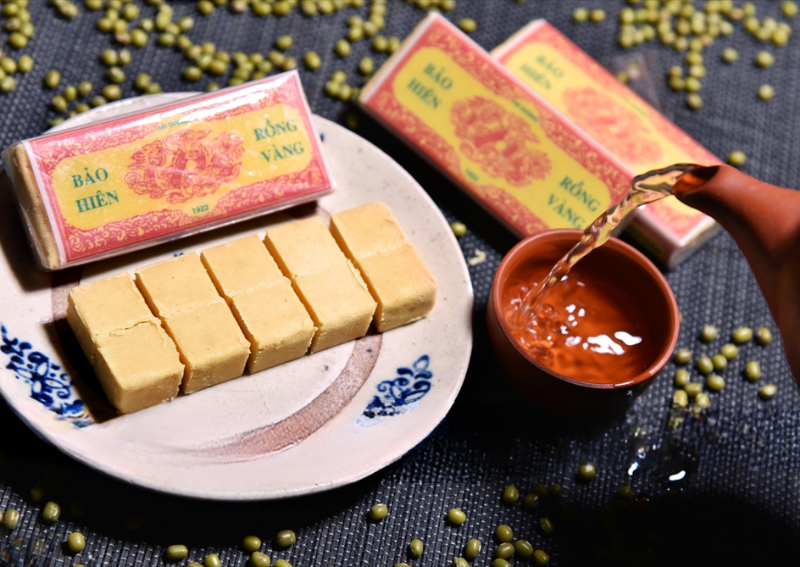 Banh Dau Xanh (Green Bean Cake)