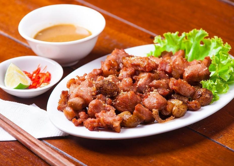 What to Eat in Moc Chau - Be Chao Moc Chau (Fried Milk-Fed Veal)