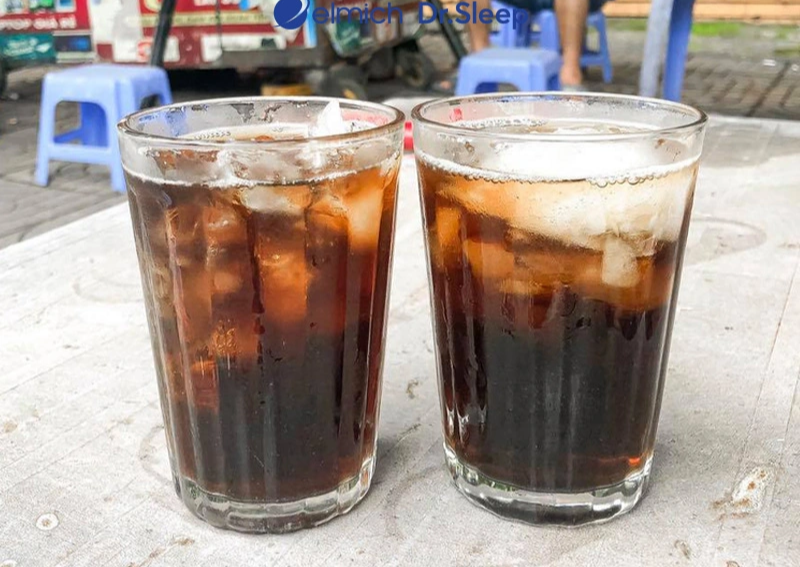 Nhan Tran: Hanoi Sidewalk Tea