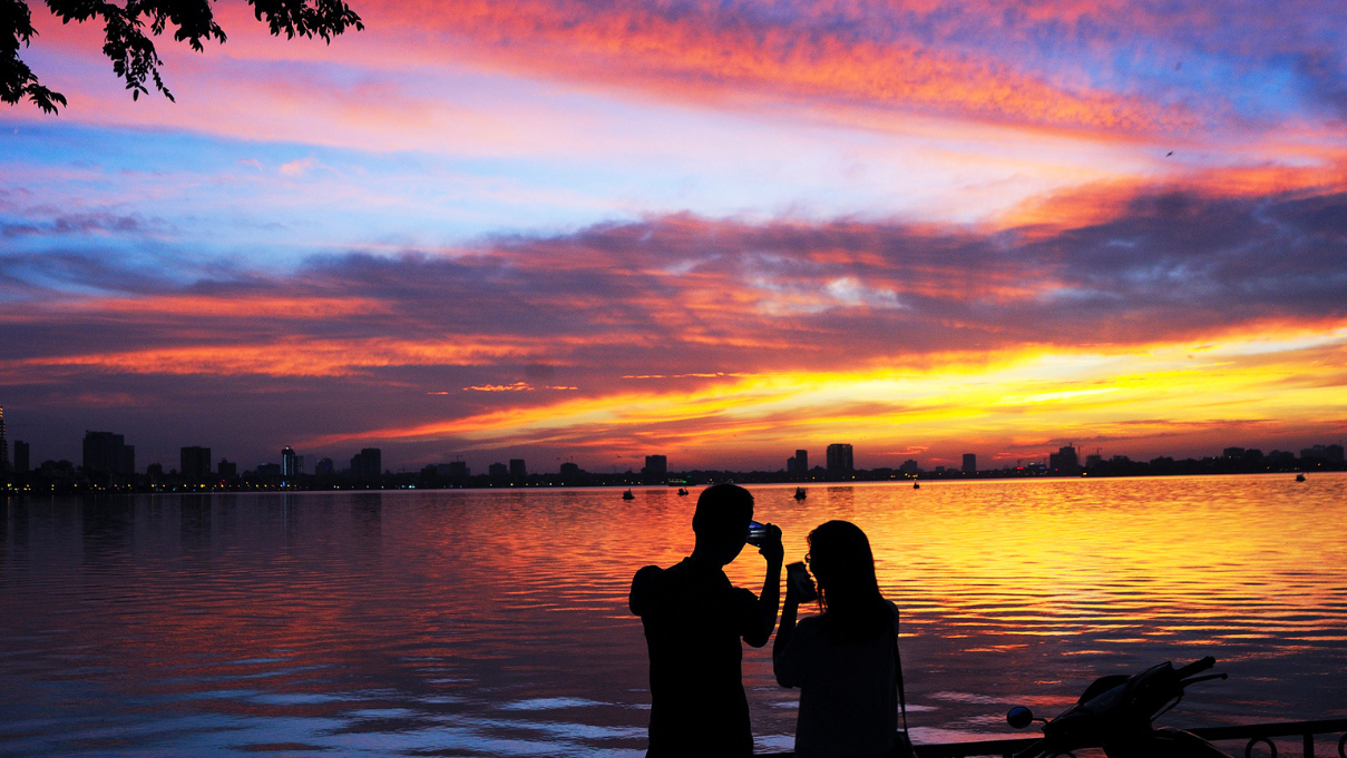 Hanoi Valentine’s 2026: Sunset in West Lake
