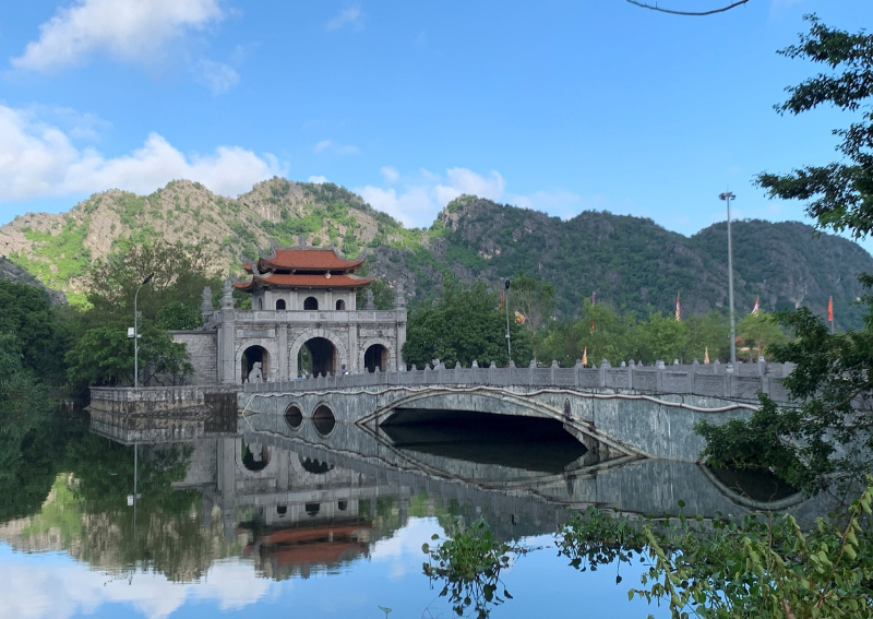 Summer in Hanoi: Hoa Lu Ninh Binh