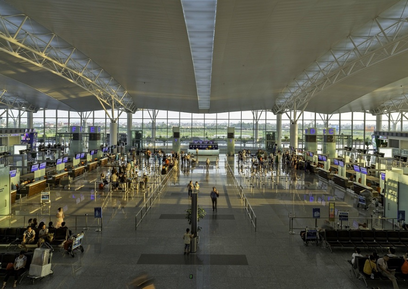 How far from Hanoi Airport to Hanoi City Center