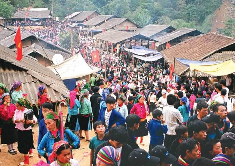 What to do in Sapa -Sapa Love Market