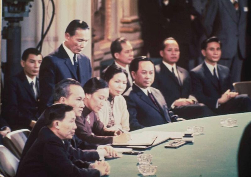 Áo Dài Vietnam - Madame Bình at Paris Peace Accords