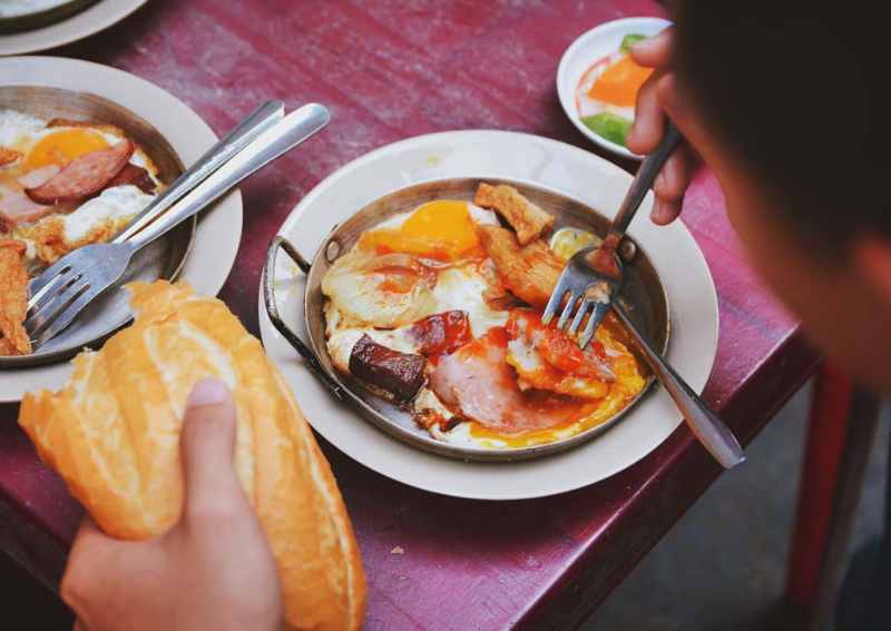 Best Street Food in Saigon - Banh Mi Chao