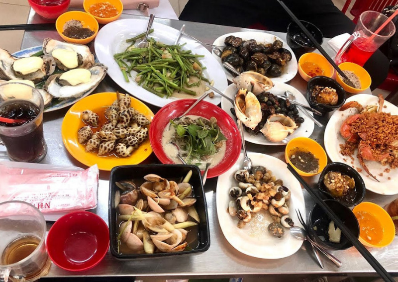 Best Street Food in Saigon - Ốc Như