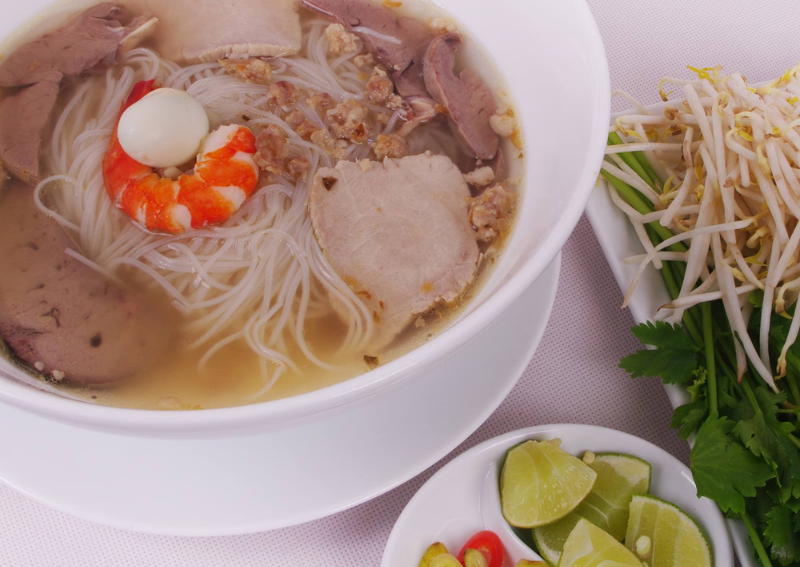 best breakfast in Saigon - Hu tieu