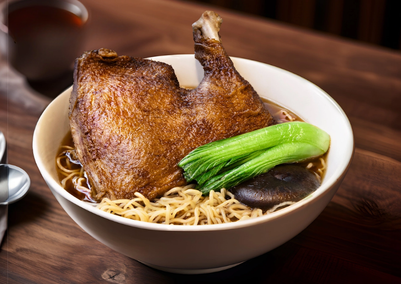 Vietnamese breakfast dishes - Mi Vit Tiem Duck Noodles