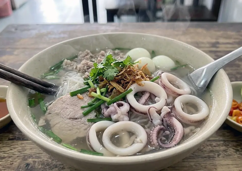 What to Eat in Vung Tau: Hu Tieu Muc (Squid Noodle Soup)