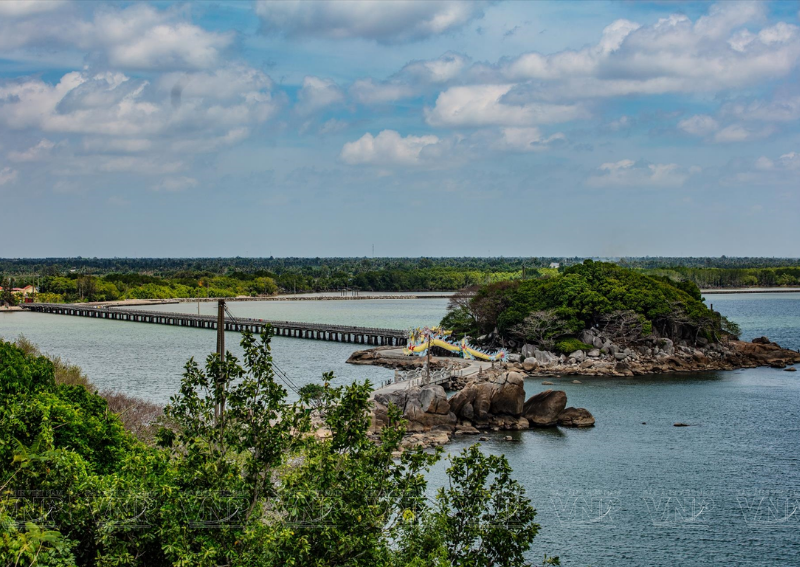 Places to Visit in Ca Mau Vietnam - Hon Da Bac (Da Bac Islet)
