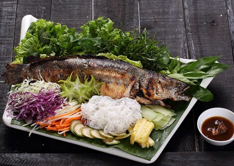 What to Eat in Can Tho - Ca Loc Nuong Trui (Grilled Snakehead Fish)