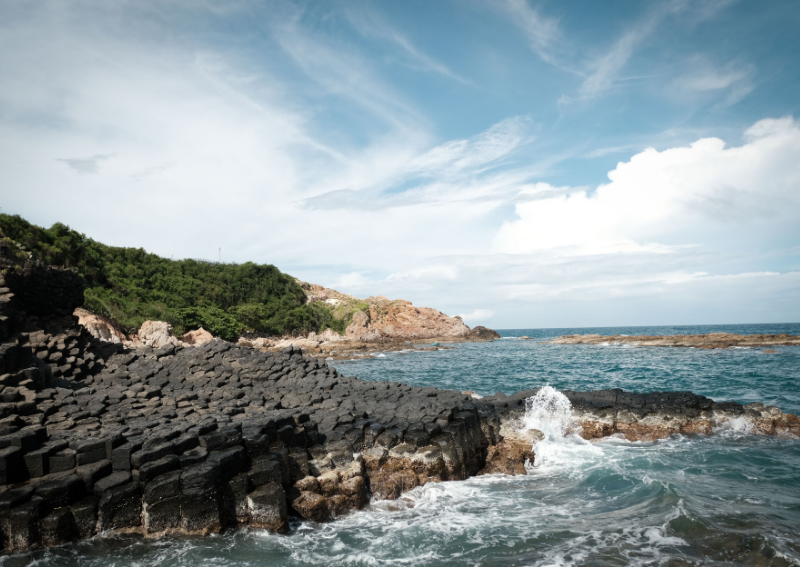Places to Visit in Phu Yen - Ganh Da Dia (Stone Plate Reef)