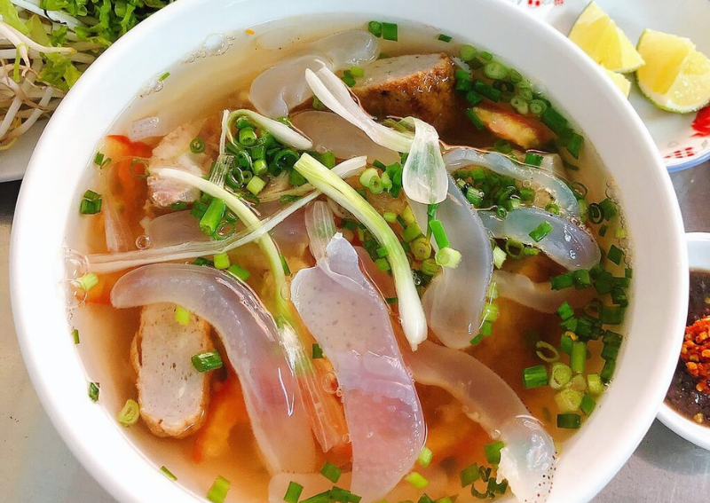 What to Eat in Phu Yen - Bun sua (jellyfish noodle soup):