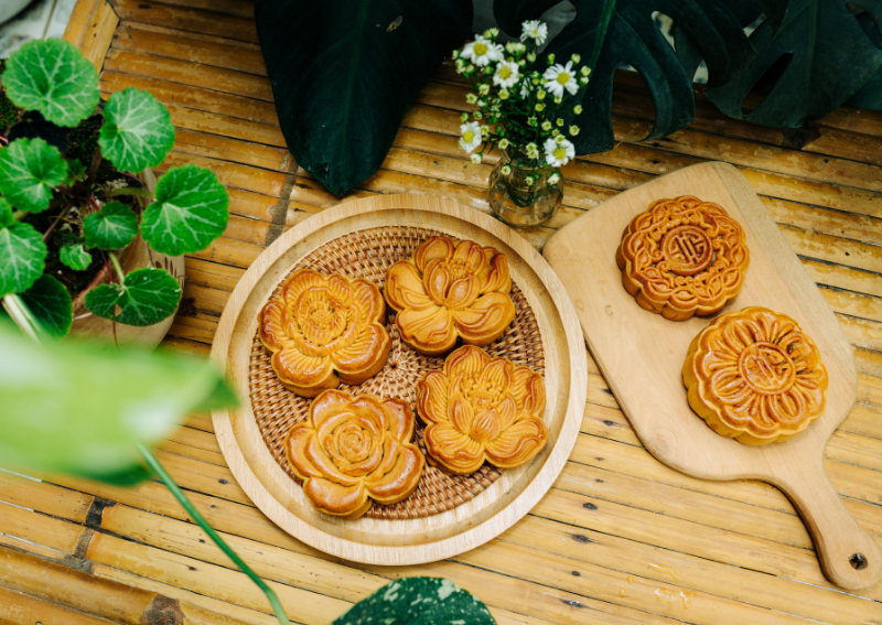 What is a Vietnamese mooncake?