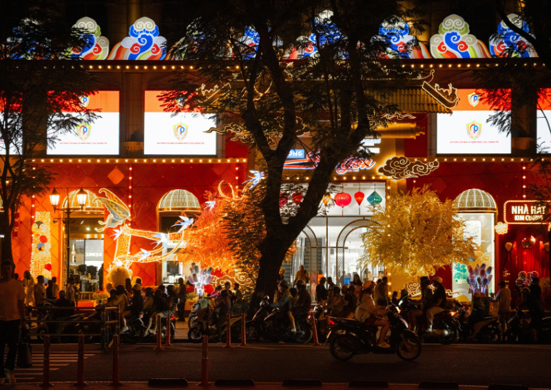 What do people eat during Mid-Autumn Festival?