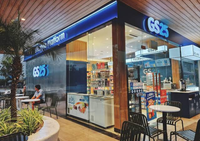 GS25 Saigon: Korean Ready Meals and Proper Seating