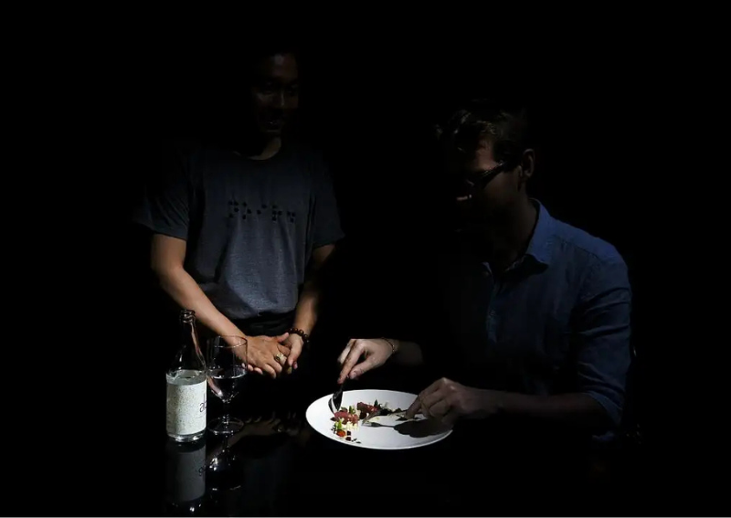 Dining in Ho Chi Minh city: Noir Dining in the Dark