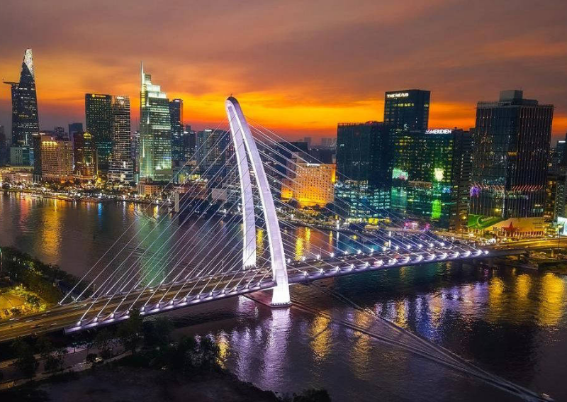 Saigon at Night: Ba Son view