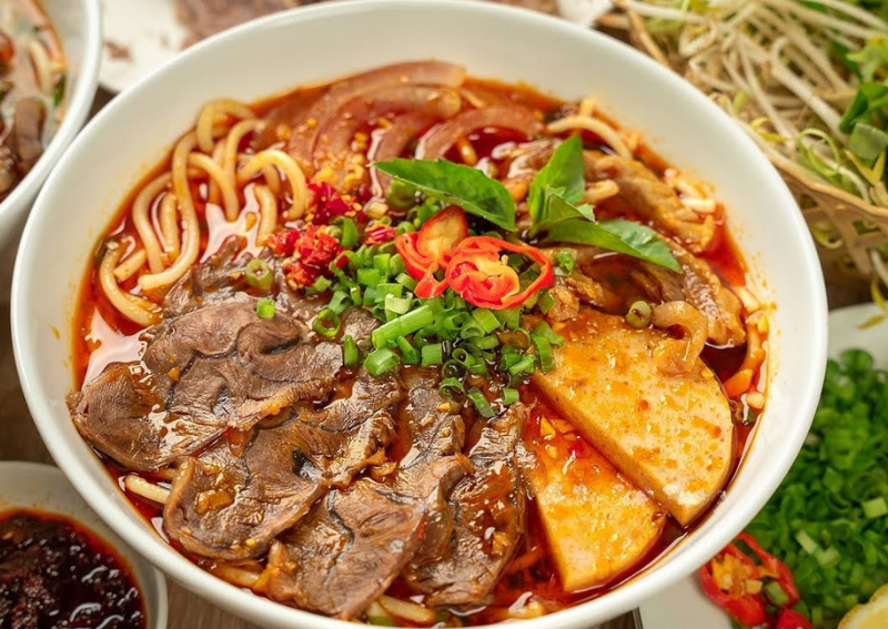 What to eat in Saigon: Bún bò Huế