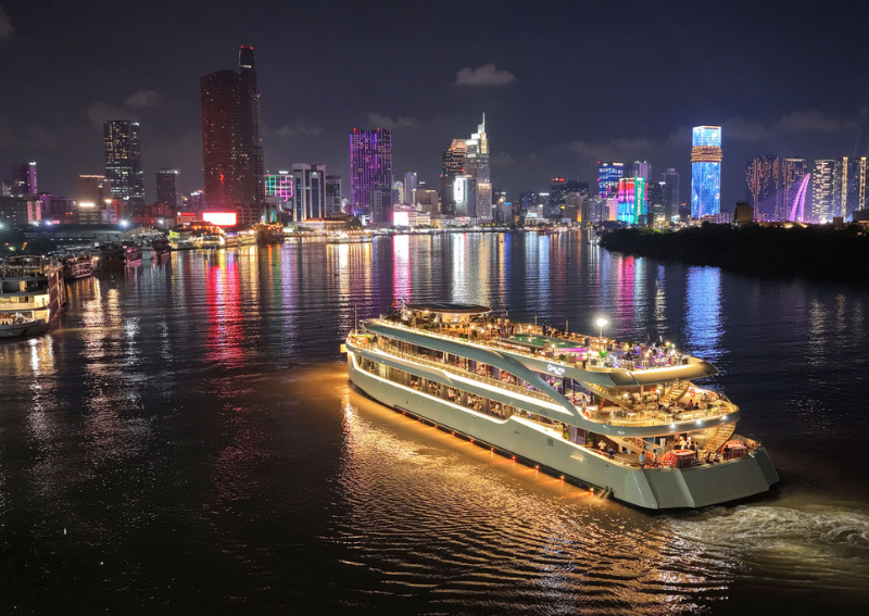 riverside dining in saigon - Saigon river cruise dinner