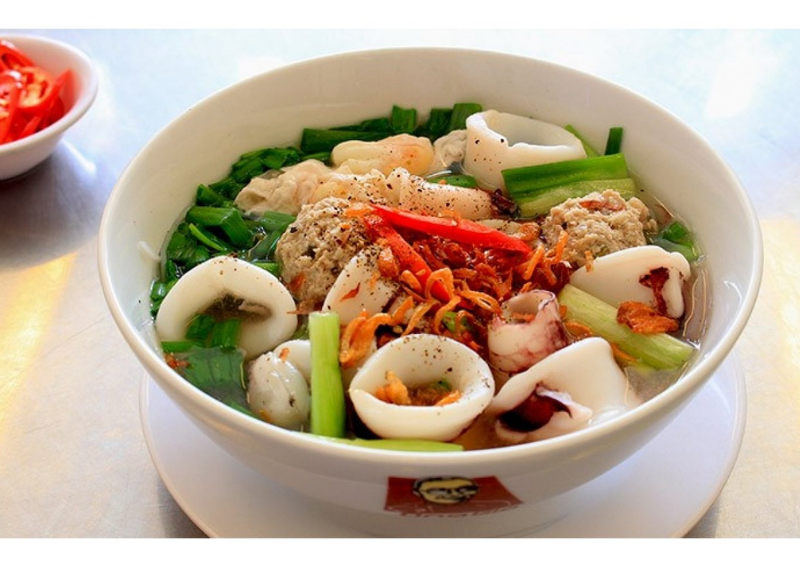 What to eat in Phu Quoc: Hu Tieu Muc - Squid Noodle Soup