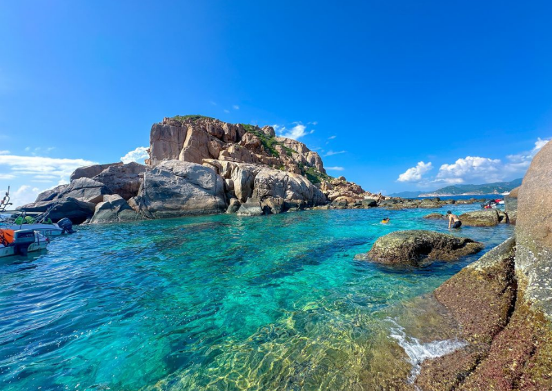 What to Do in Vinh Hy Bay -