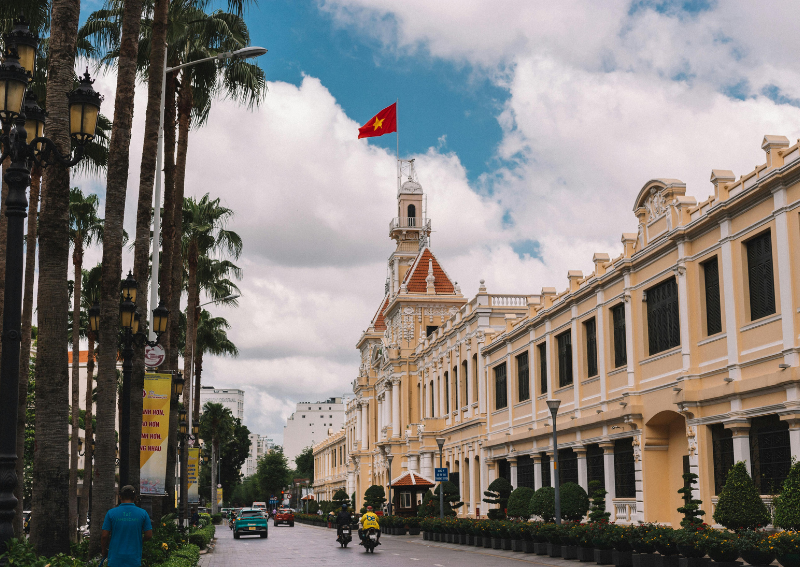 What to Do on Nguyen Hue Walking Street - Ho Chi Minh City People's Committee Building