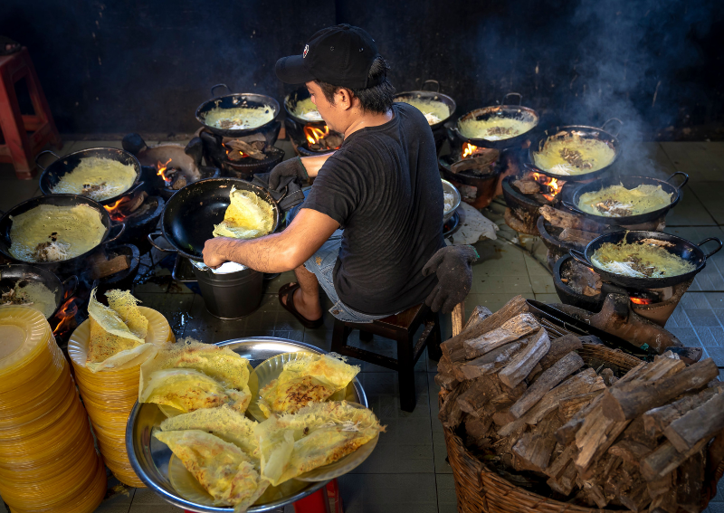 Banh Xeo Vietnam 2026: The Giant Sizzling Pancake That Defines Southern Vietnamese Comfort Food