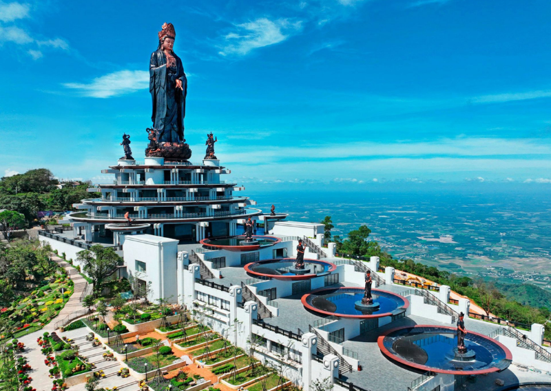 Best Time to Visit Black Lady Mountain Vietnam