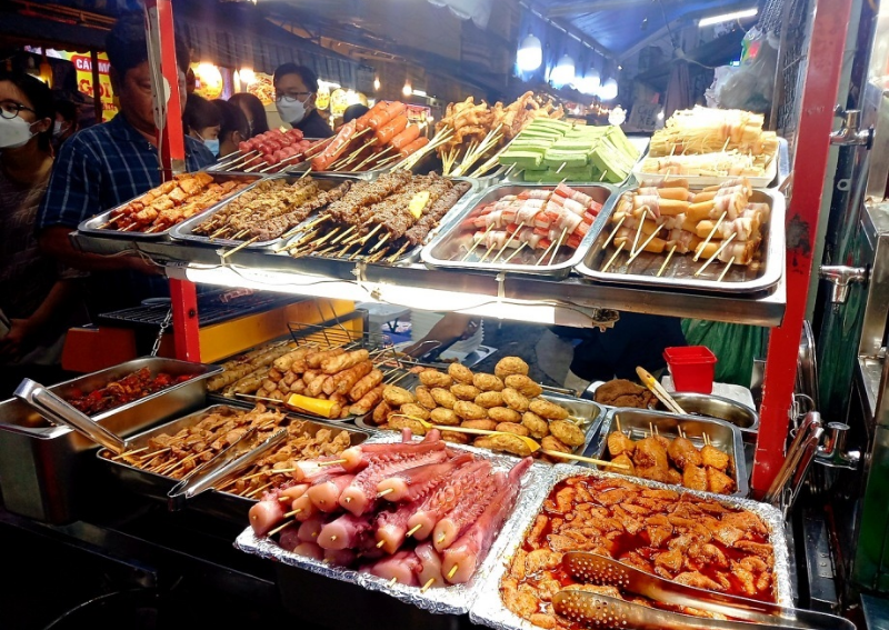 Ho Thi Ky Night Food Area: Grilled Street Snacks